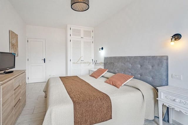 1 bedroom Flat for sale in Playa Paraiso, Adeje with pool garage - € 280,000 (Ref: 9293939)