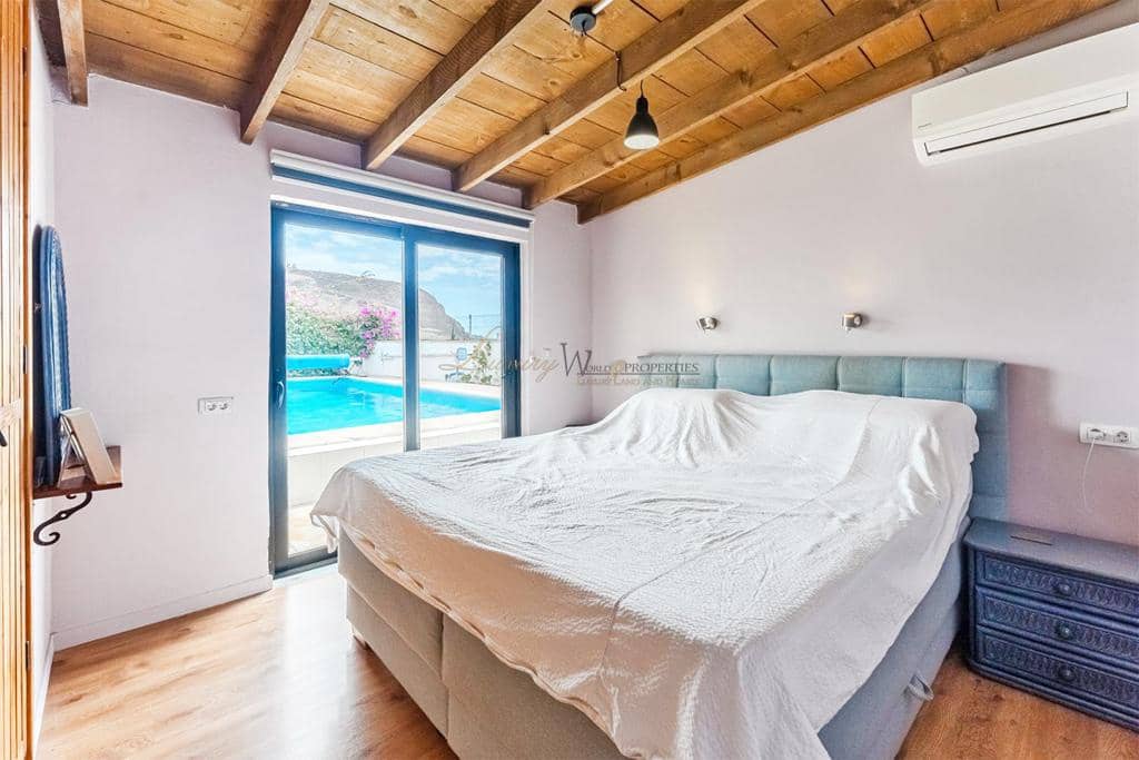 Chalet de 3 habitaciones en Granadilla de Abona en venta con piscina garaje - 389.000 € (Ref: 9298787)