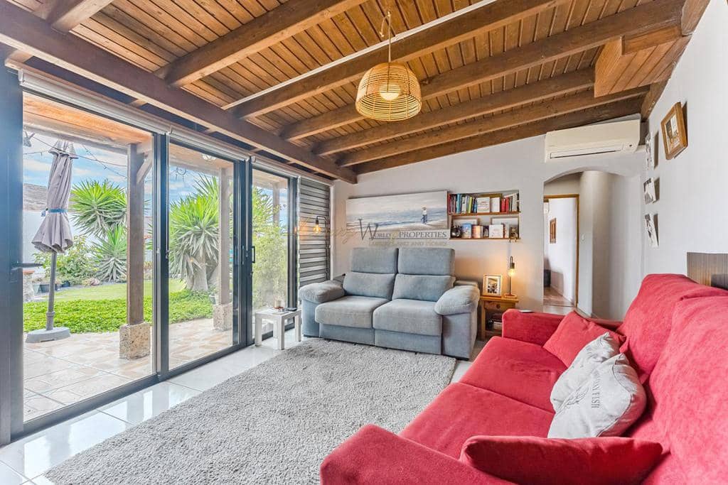 Chalet de 3 habitaciones en Granadilla de Abona en venta con piscina garaje - 389.000 € (Ref: 9298787)