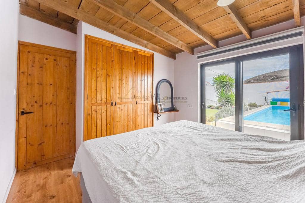 Chalet de 3 habitaciones en Granadilla de Abona en venta con piscina garaje - 389.000 € (Ref: 9298787)