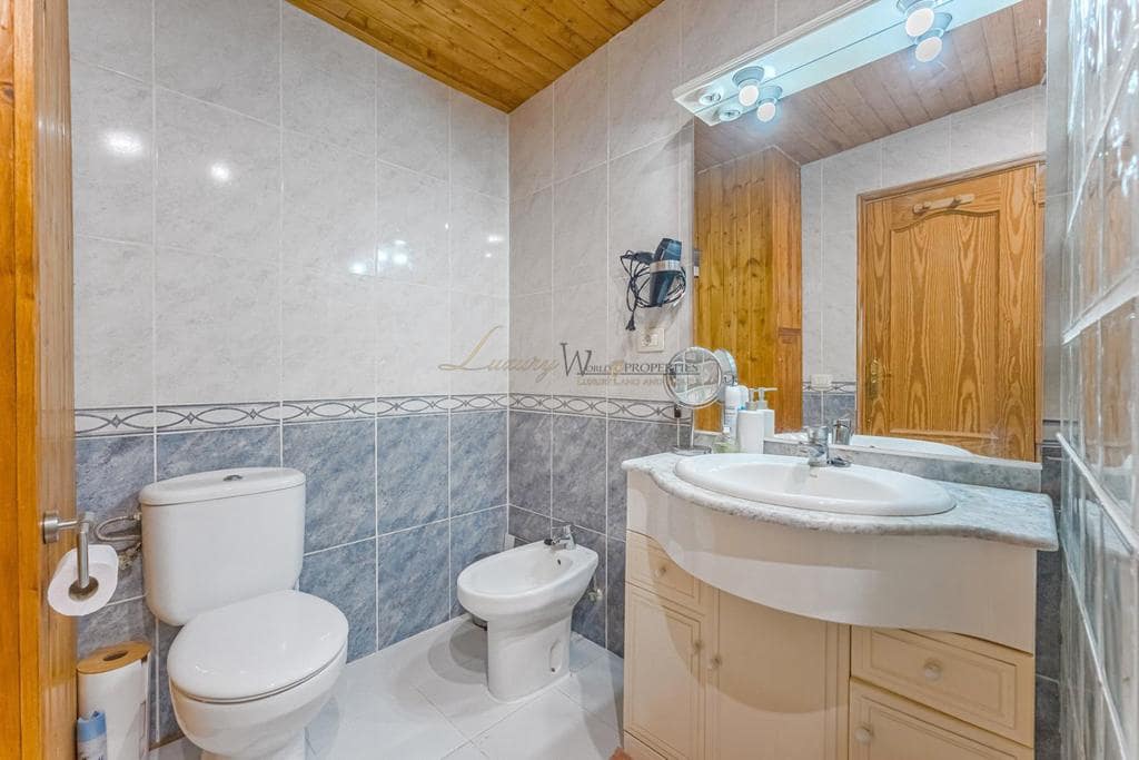 Chalet de 3 habitaciones en Granadilla de Abona en venta con piscina garaje - 389.000 € (Ref: 9298787)