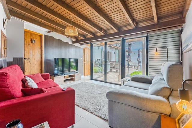 Chalet de 3 habitaciones en Granadilla de Abona en venta con piscina garaje - 389.000 € (Ref: 9298787)