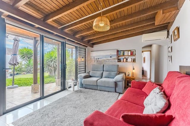 Chalet de 3 habitaciones en Granadilla de Abona en venta con piscina garaje - 389.000 € (Ref: 9298787)