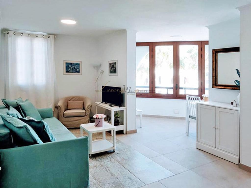 2 slaapkamer Flat te koop in Playa de las Americas met zwembad - € 650.000 (Ref: 9298973)