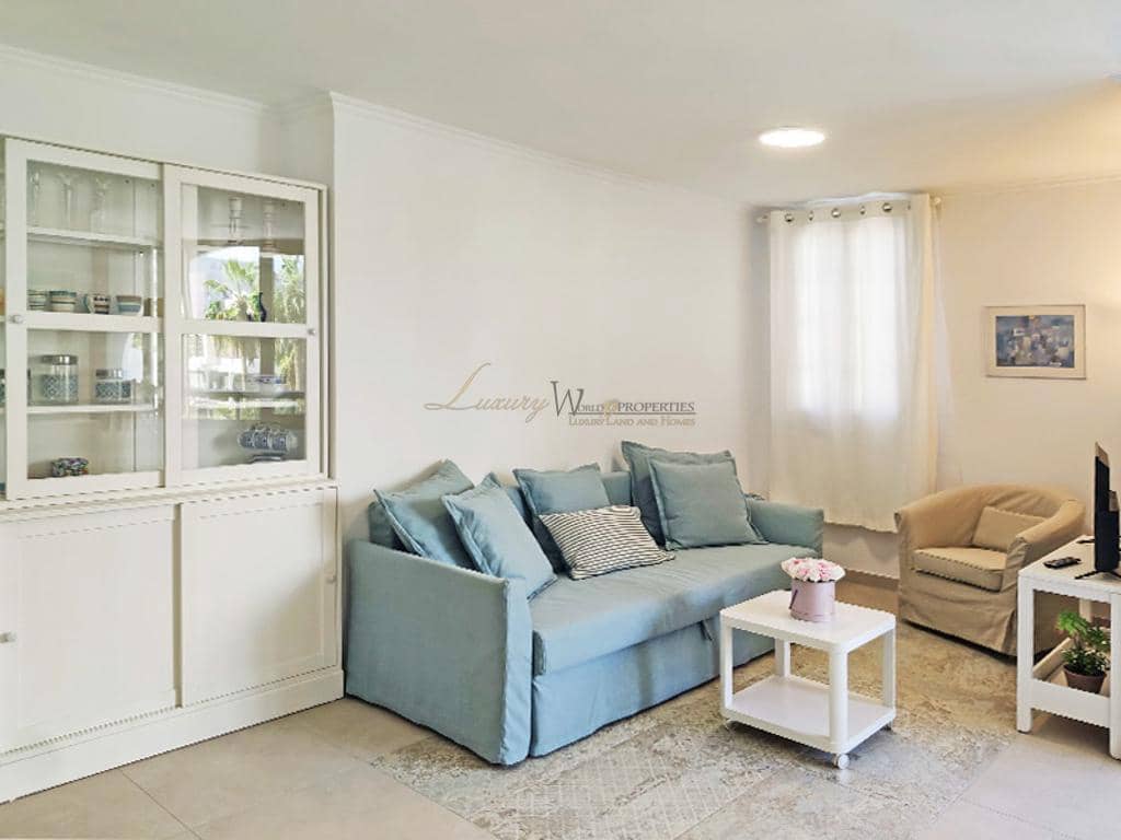 2 slaapkamer Flat te koop in Playa de las Americas met zwembad - € 650.000 (Ref: 9298973)