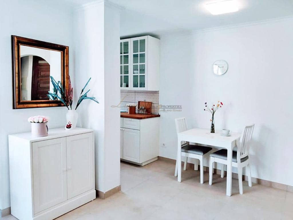 2 slaapkamer Flat te koop in Playa de las Americas met zwembad - € 650.000 (Ref: 9298973)