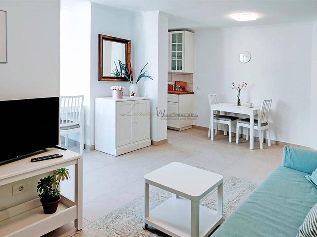 2 slaapkamer Flat te koop in Playa de las Americas met zwembad - € 650.000 (Ref: 9298973)