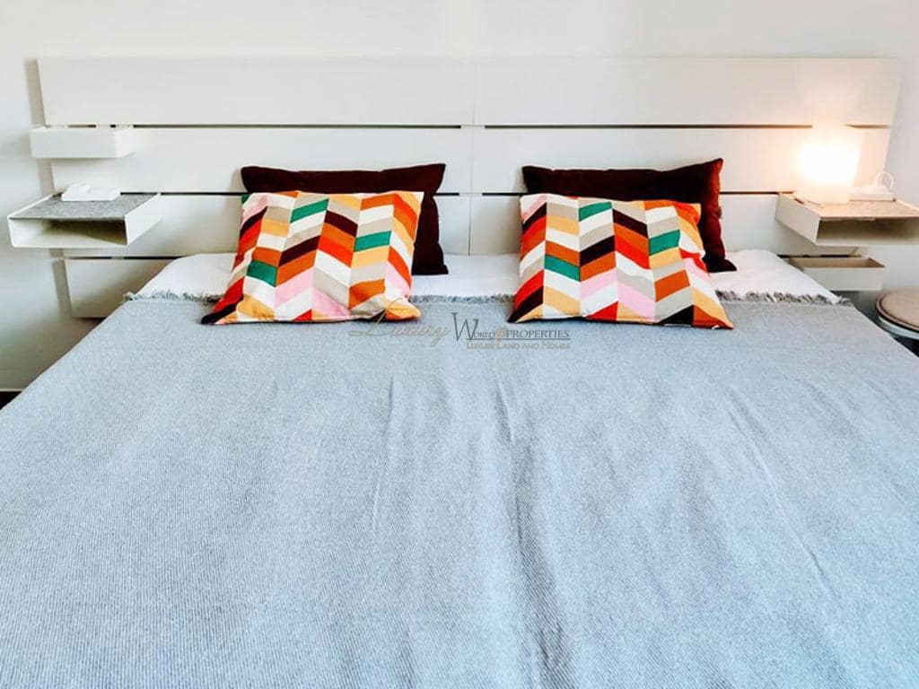 2 slaapkamer Flat te koop in Playa de las Americas met zwembad - € 650.000 (Ref: 9298973)