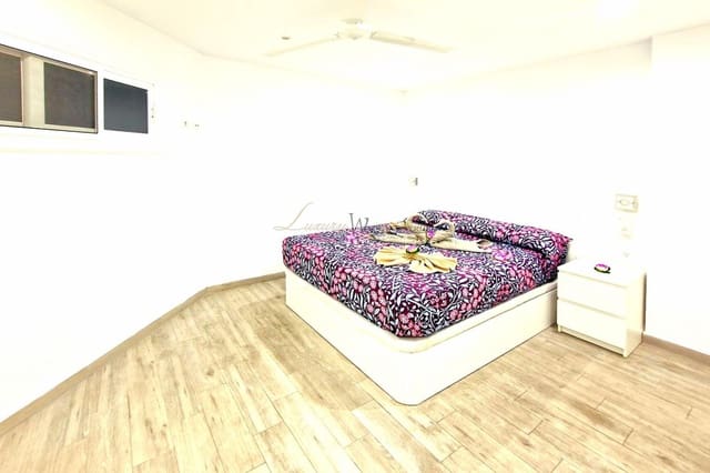 2 chambre Appartement à vendre à Los Cristianos, Arona avec piscine - 399 000 € (Ref: 9332740)