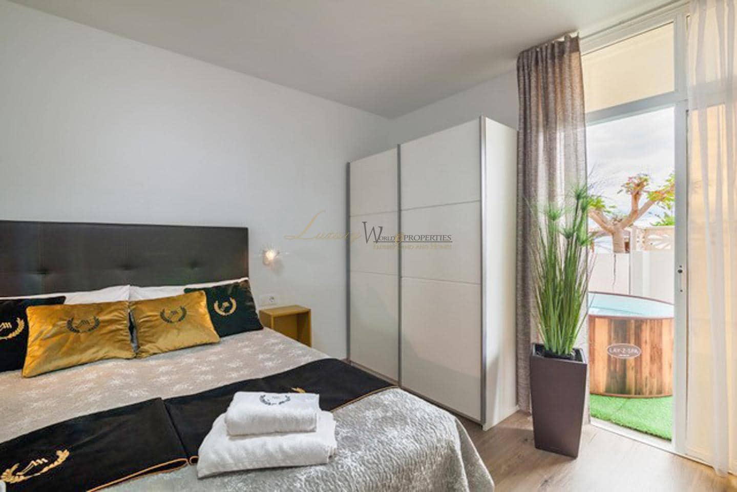 1 soverom Leilighet til salgs i Playa Paraiso med svømmebasseng - € 220 000 (Ref: 9335584)