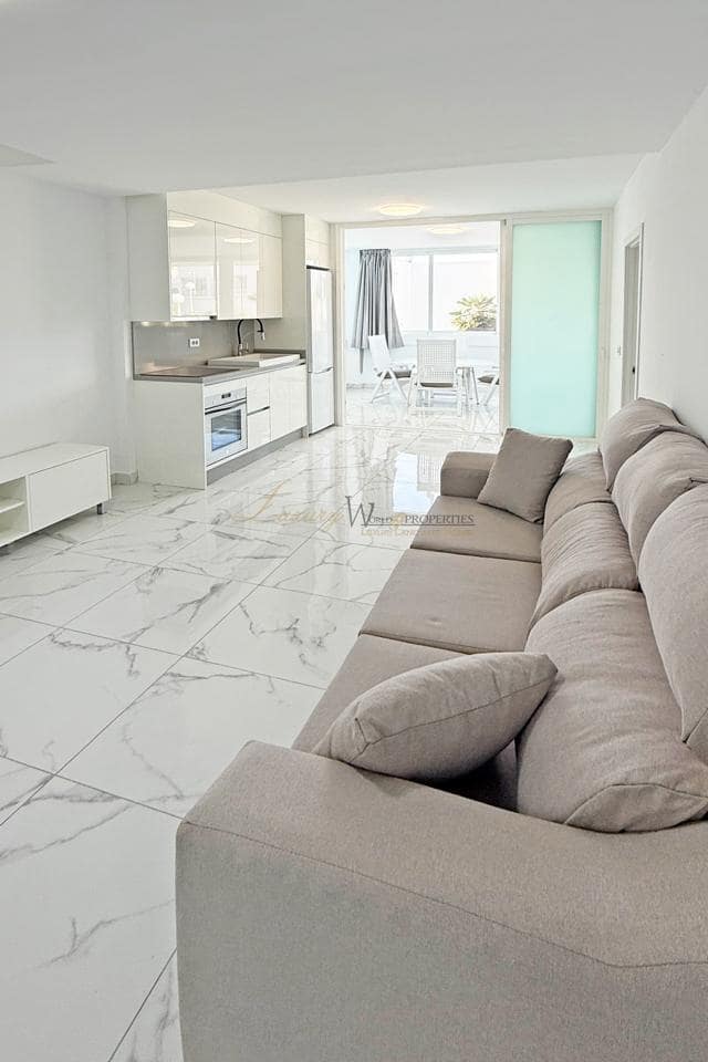 Piso de 2 habitaciones en Los Cristianos en venta - 540.000 € (Ref: 9337162)