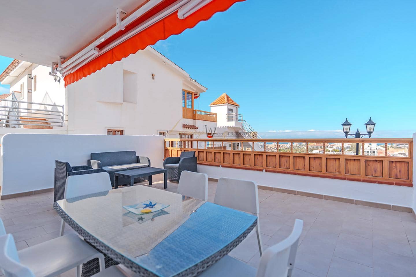 Piso de 2 habitaciones en Los Cristianos en venta con piscina - 585.000 € (Ref: 9345695)