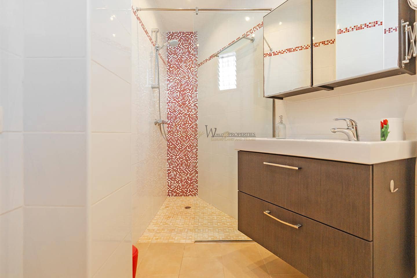 Piso de 2 habitaciones en Los Cristianos en venta con piscina - 585.000 € (Ref: 9345695)