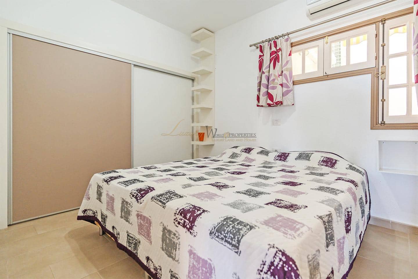 Piso de 2 habitaciones en Los Cristianos en venta con piscina - 585.000 € (Ref: 9345695)