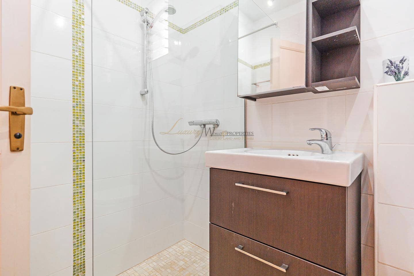 Piso de 2 habitaciones en Los Cristianos en venta con piscina - 585.000 € (Ref: 9345695)