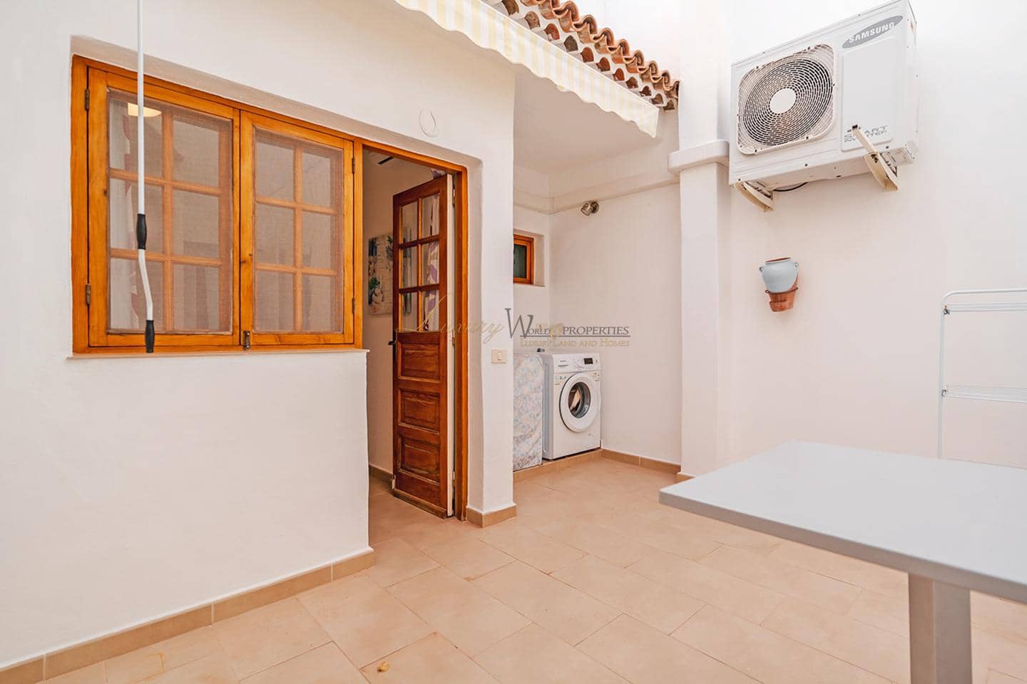 Piso de 2 habitaciones en Los Cristianos en venta con piscina - 585.000 € (Ref: 9345695)