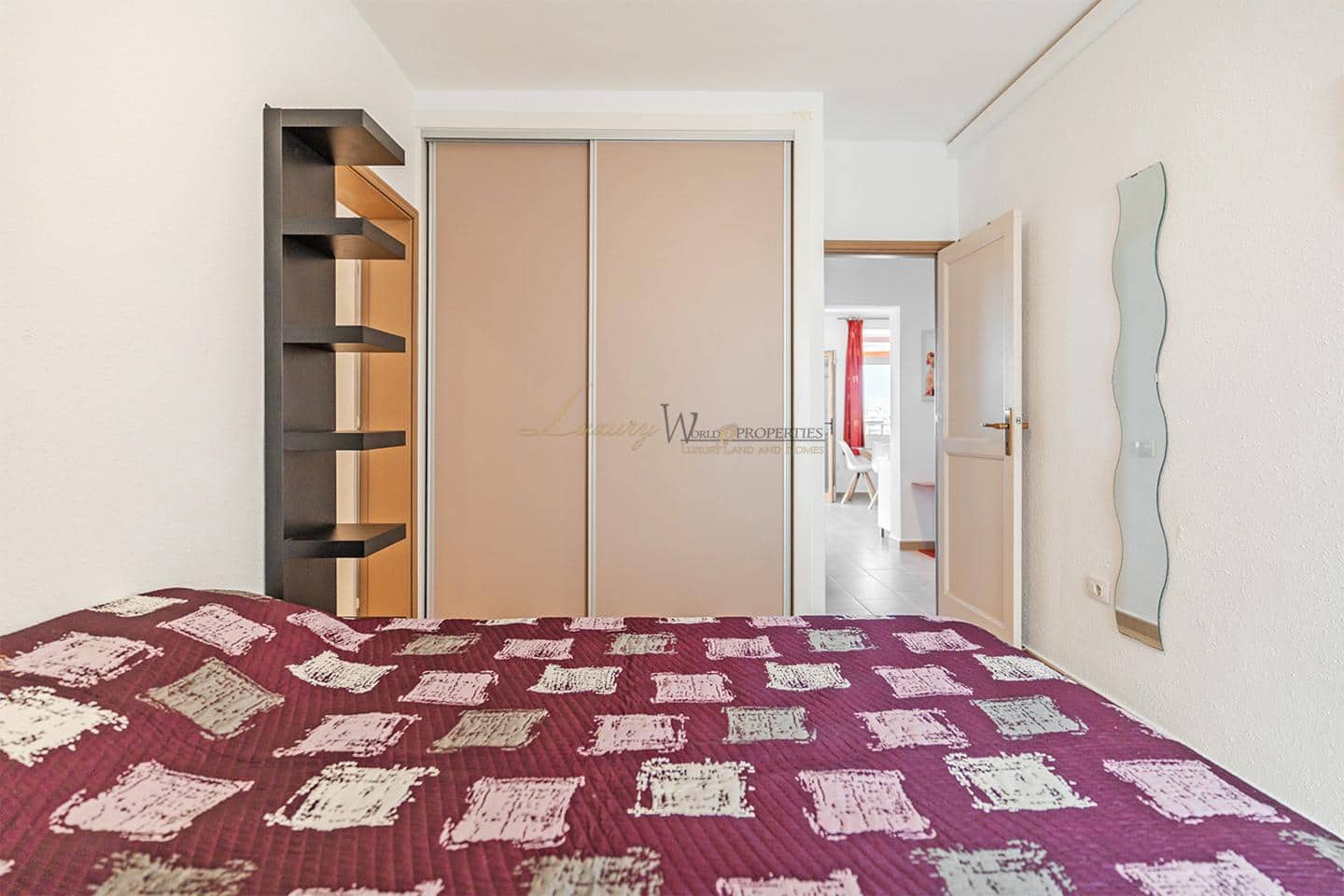 Piso de 2 habitaciones en Los Cristianos en venta con piscina - 585.000 € (Ref: 9345695)