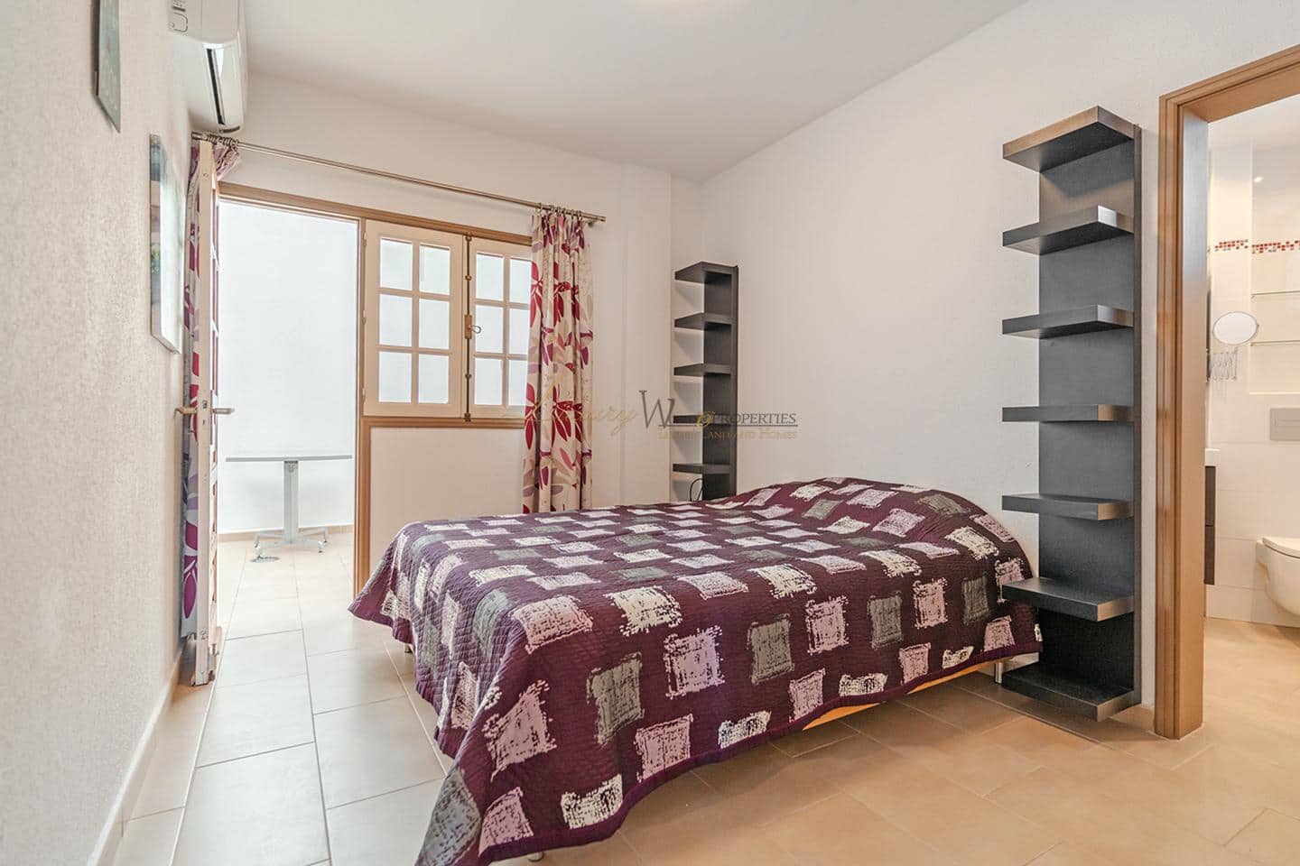 Piso de 2 habitaciones en Los Cristianos en venta con piscina - 585.000 € (Ref: 9345695)