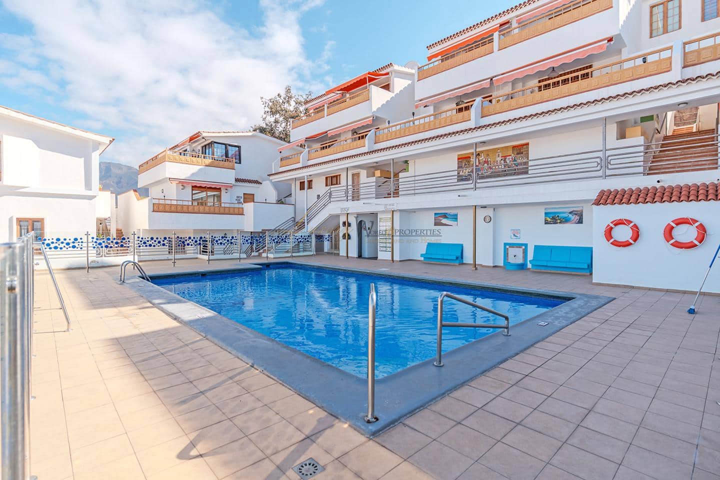 Piso de 2 habitaciones en Los Cristianos en venta con piscina - 585.000 € (Ref: 9345695)