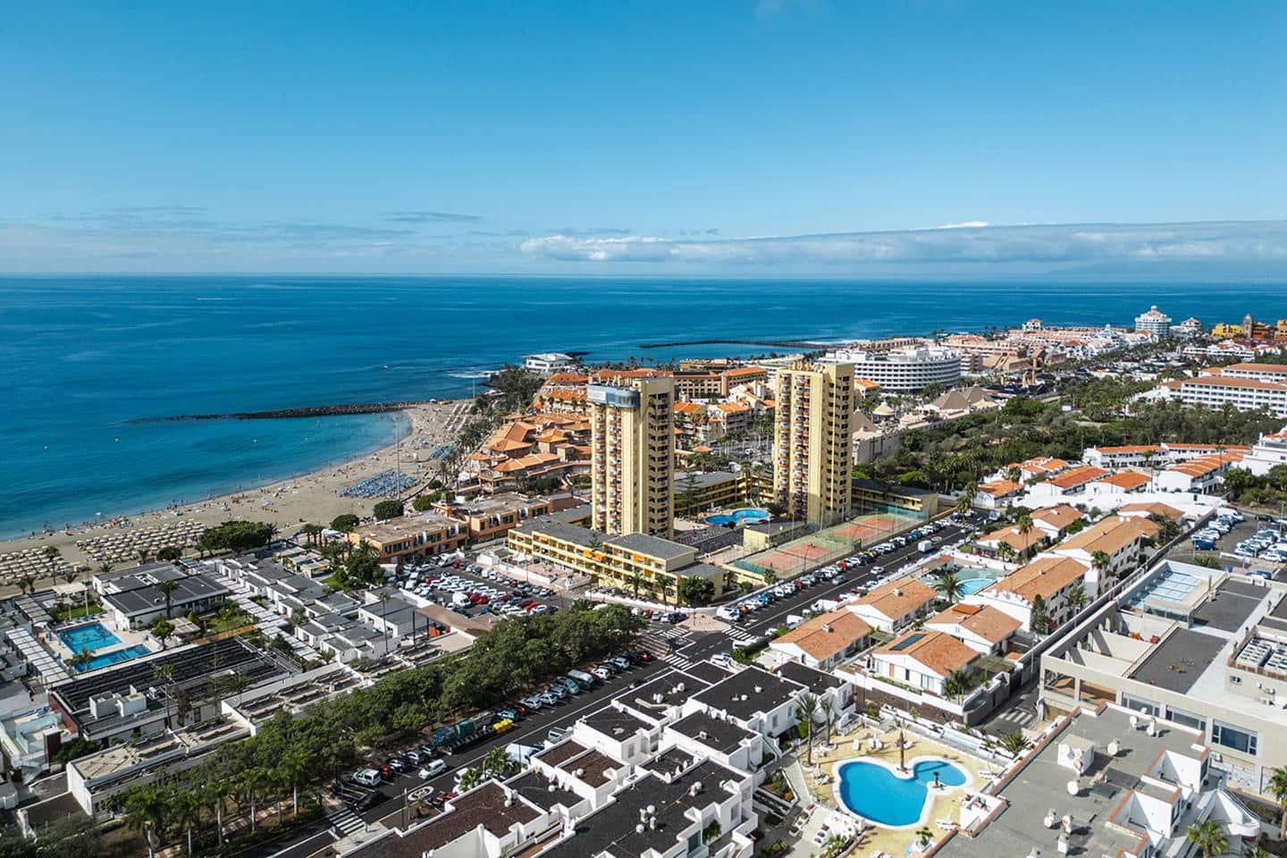 Piso de 2 habitaciones en Los Cristianos en venta con piscina - 585.000 € (Ref: 9345695)