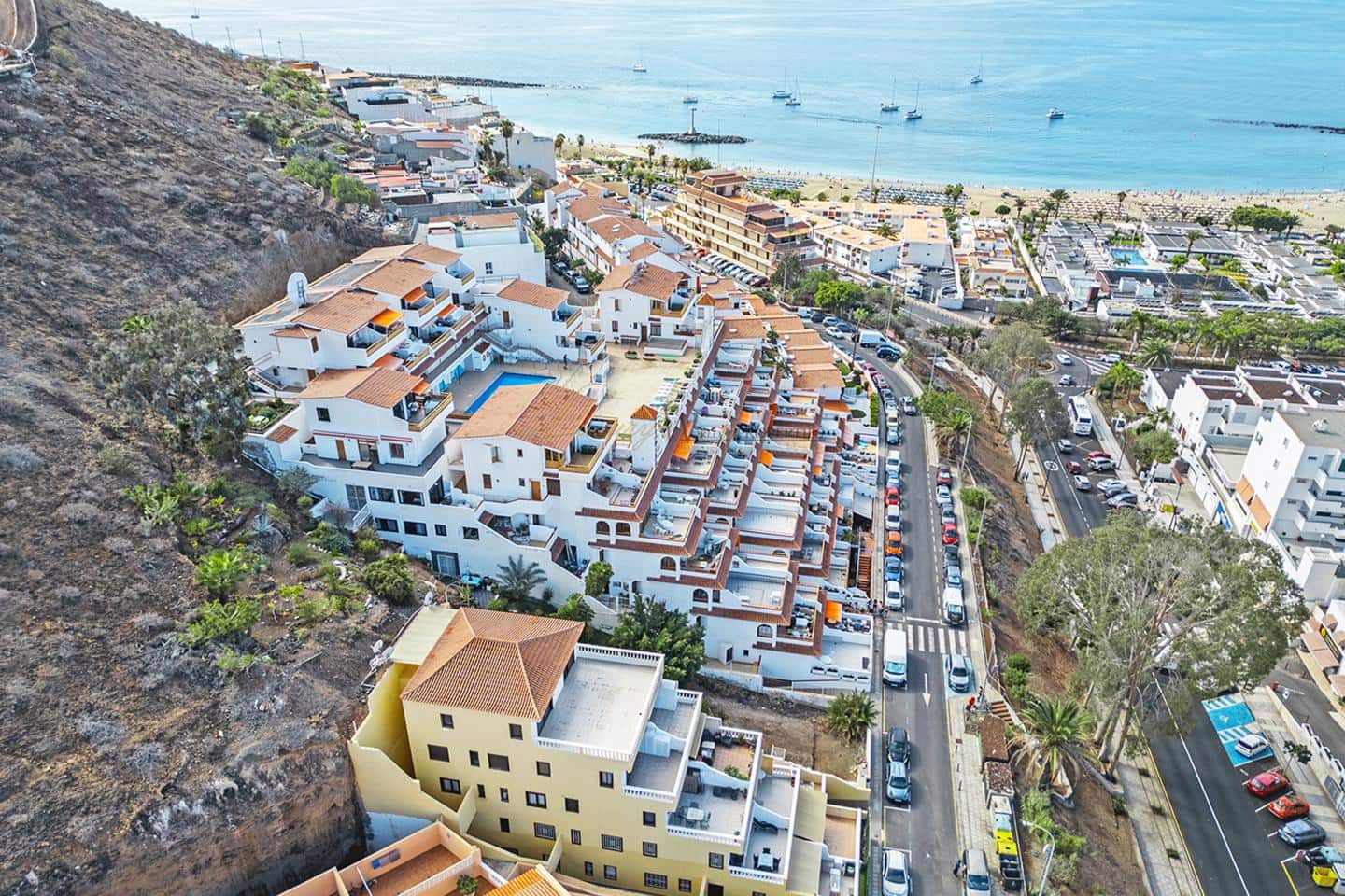 Piso de 2 habitaciones en Los Cristianos en venta con piscina - 585.000 € (Ref: 9345695)