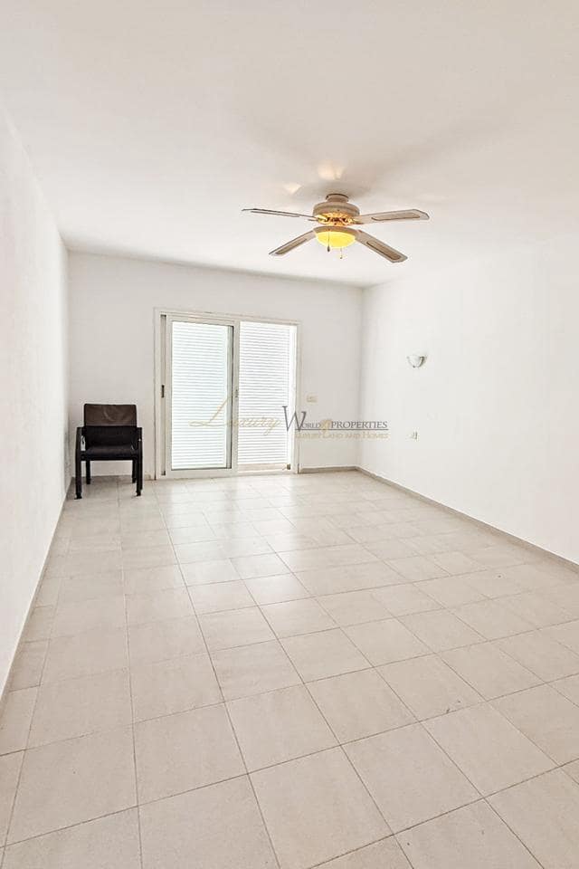 2 slaapkamer Flat te koop in Costa Adeje - € 339.000 (Ref: 9347981)