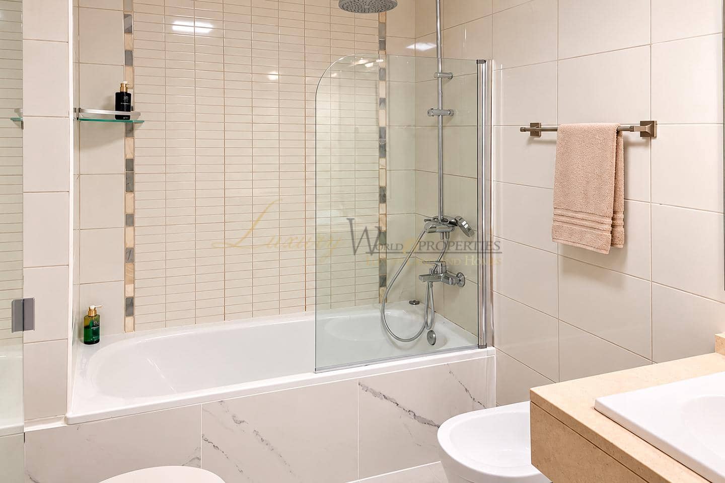 3 camera da letto Villa in vendita in Costa Adeje con piscina garage - 470.000 € (Rif: 9348660)