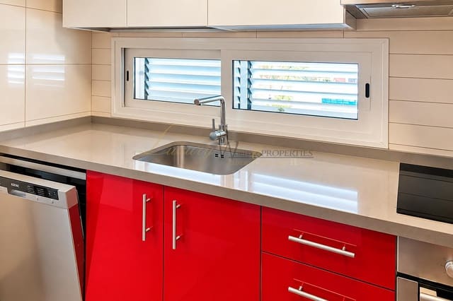 3 chambre Villa/Maison à vendre à Playa de Fañabé Alto, Adeje avec piscine garage - 470 000 € (Ref: 9348660)