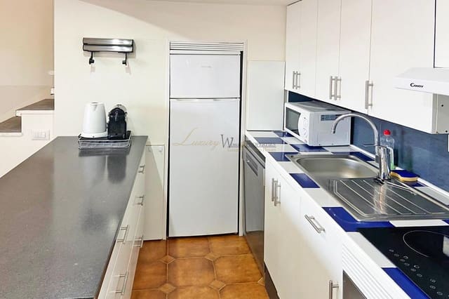 2 slaapkamer Flat te koop in Los Cristianos, Arona met zwembad - € 320.000 (Ref: 9369079)