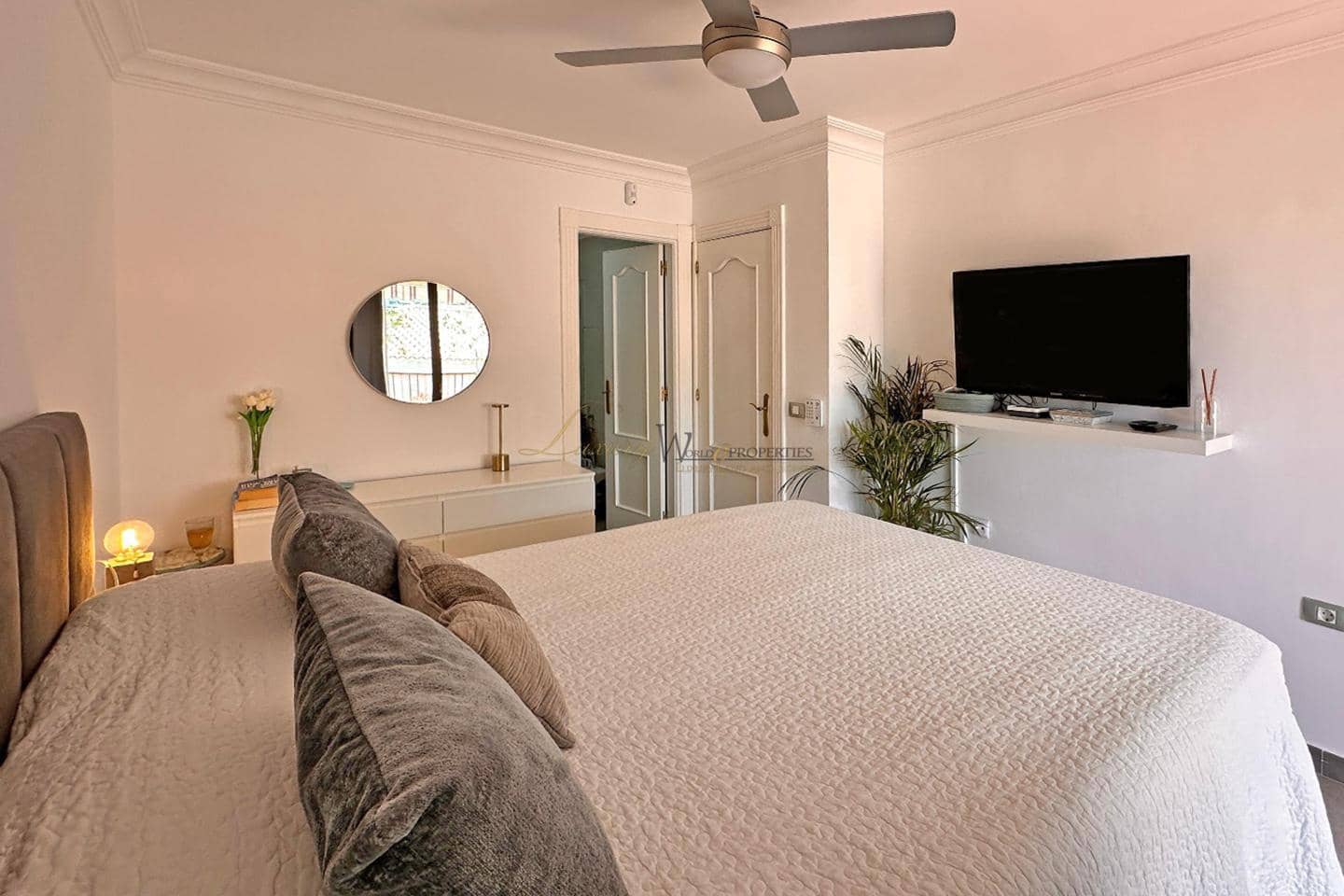 4 chambre Villa/Maison à vendre à Costa Adeje avec piscine garage - 630 000 € (Ref: 9431996)