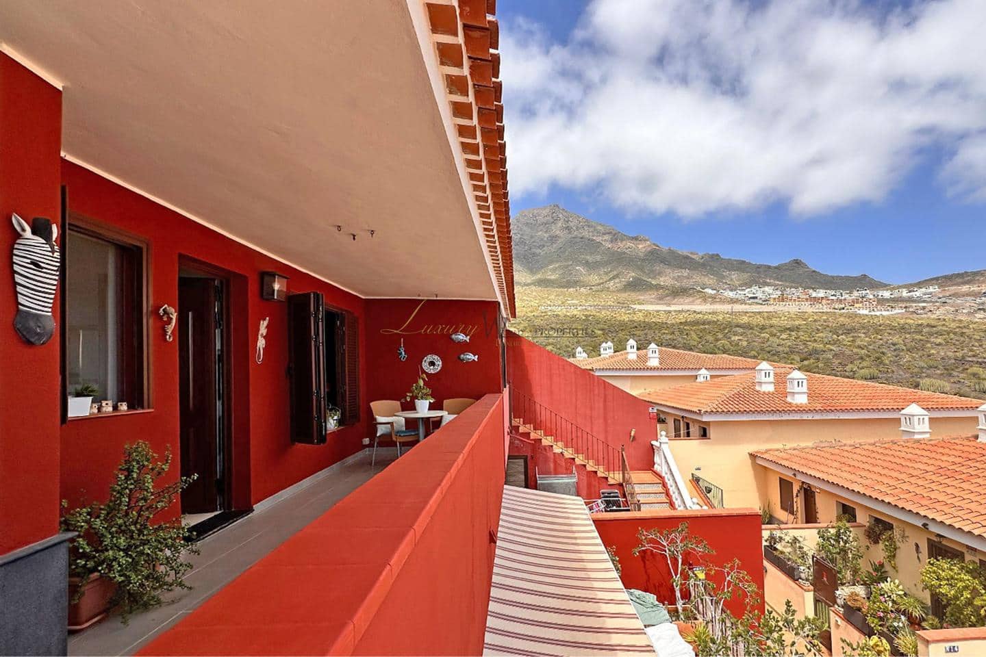 4 chambre Villa/Maison à vendre à Costa Adeje avec piscine garage - 630 000 € (Ref: 9431996)