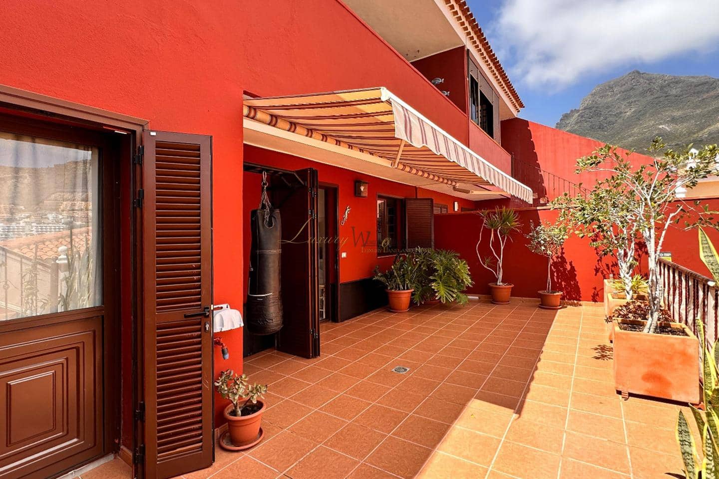 4 chambre Villa/Maison à vendre à Costa Adeje avec piscine garage - 630 000 € (Ref: 9431996)