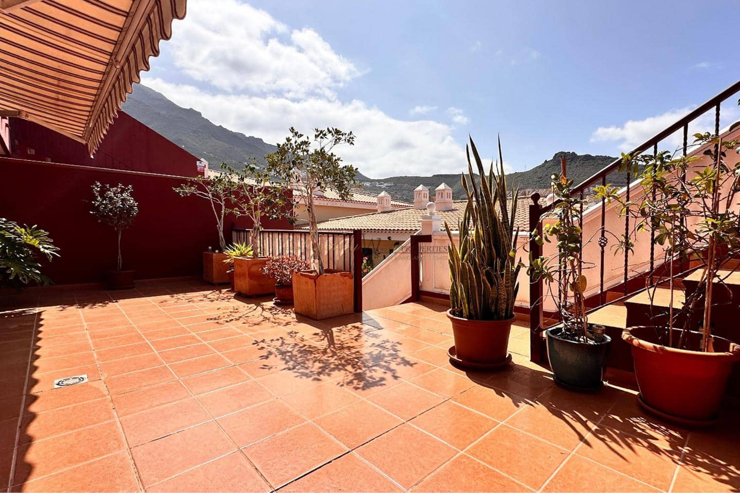 4 chambre Villa/Maison à vendre à Costa Adeje avec piscine garage - 630 000 € (Ref: 9431996)