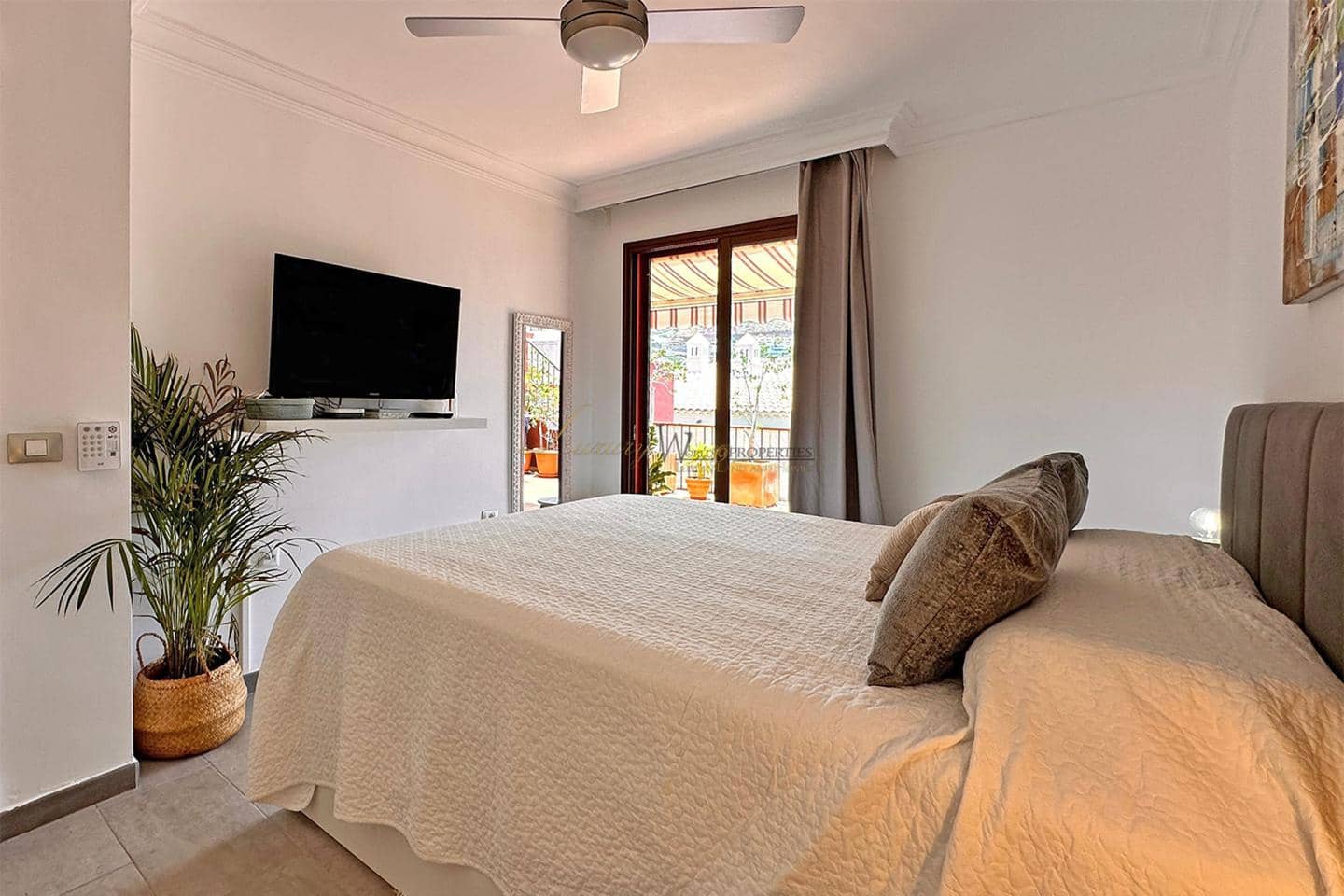 4 chambre Villa/Maison à vendre à Costa Adeje avec piscine garage - 630 000 € (Ref: 9431996)