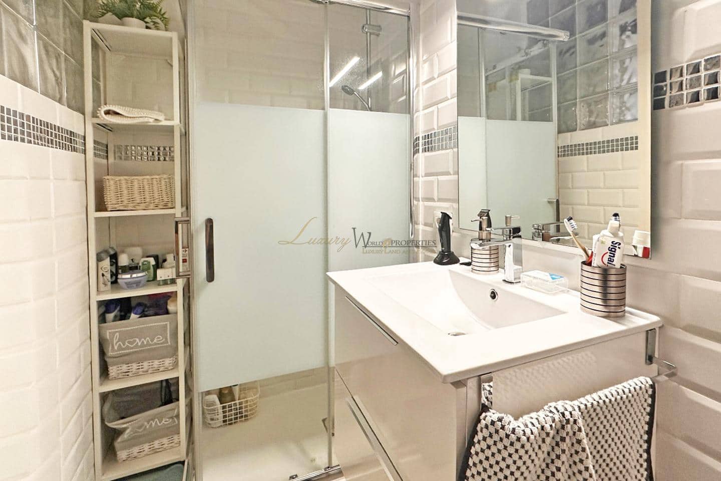 4 chambre Villa/Maison à vendre à Costa Adeje avec piscine garage - 630 000 € (Ref: 9431996)