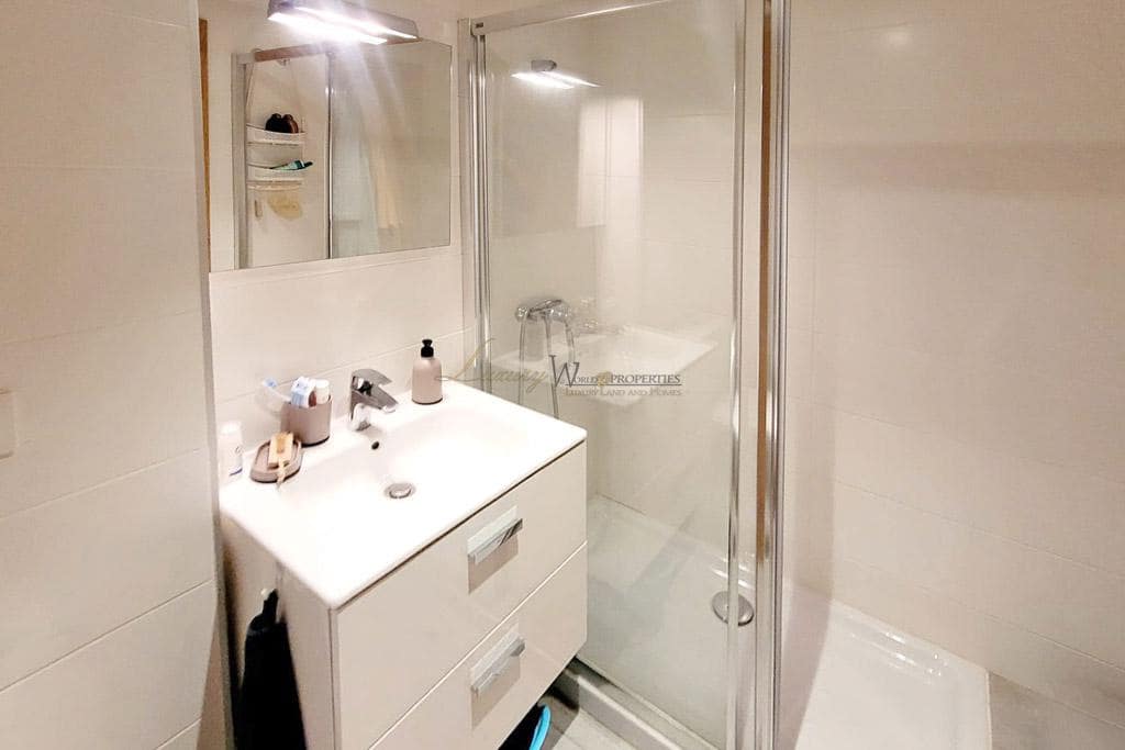 2 bedroom Flat for sale in Adeje with pool garage - € 350,000 (Ref: 9464969)