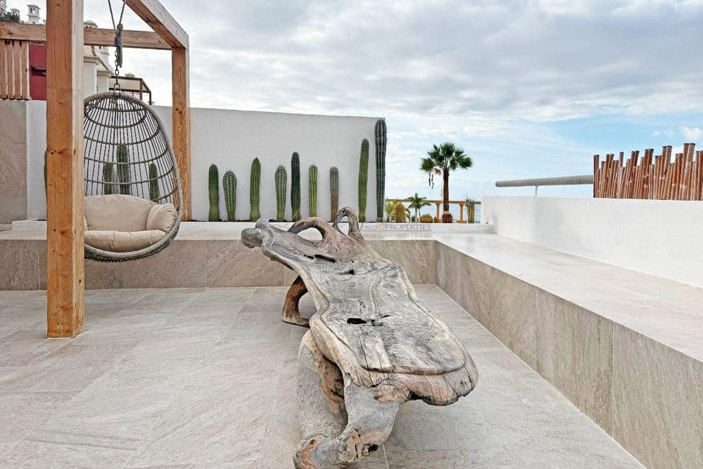 2 bedroom Flat for sale in Costa Adeje with pool garage - € 449,000 (Ref: 9492742)