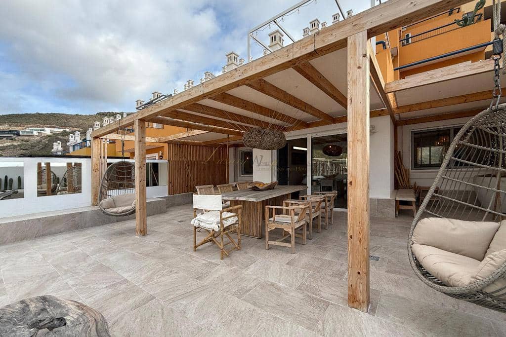 2 bedroom Flat for sale in Costa Adeje with pool garage - € 449,000 (Ref: 9492742)