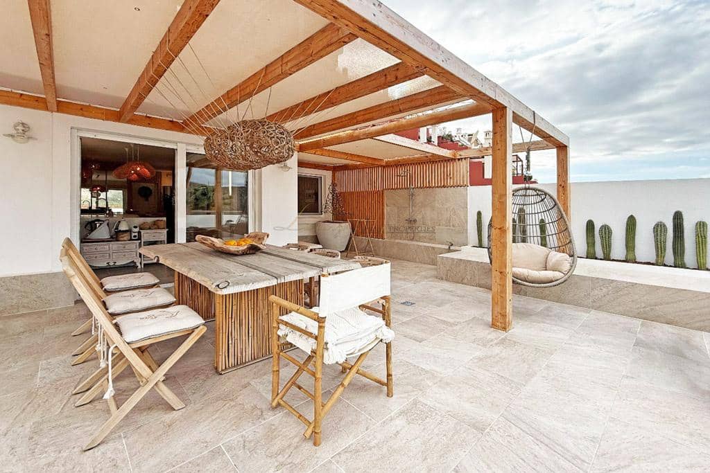 2 bedroom Flat for sale in Costa Adeje with pool garage - € 449,000 (Ref: 9492742)