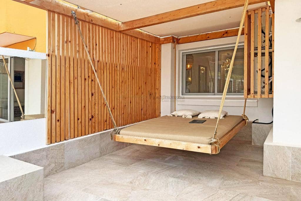 2 bedroom Flat for sale in Costa Adeje with pool garage - € 449,000 (Ref: 9492742)