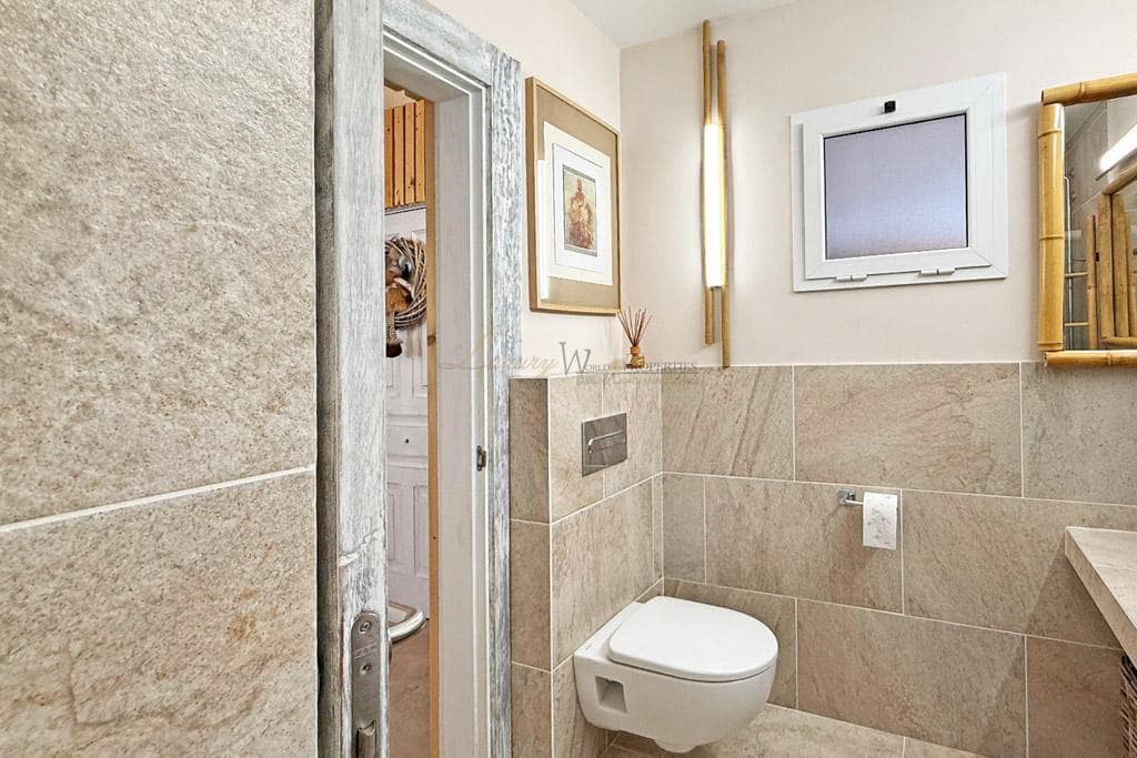 2 bedroom Flat for sale in Costa Adeje with pool garage - € 449,000 (Ref: 9492742)