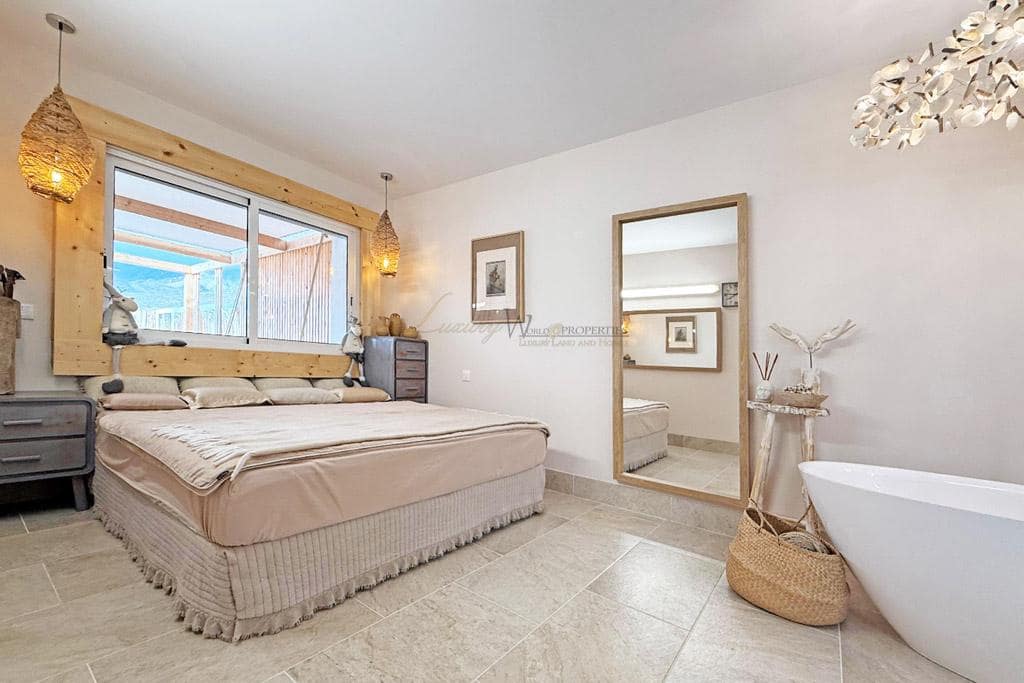 2 bedroom Flat for sale in Costa Adeje with pool garage - € 449,000 (Ref: 9492742)