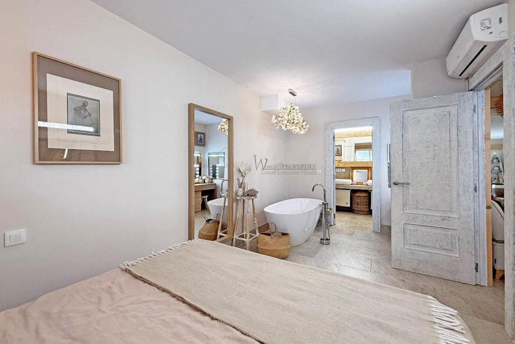 2 bedroom Flat for sale in Costa Adeje with pool garage - € 449,000 (Ref: 9492742)