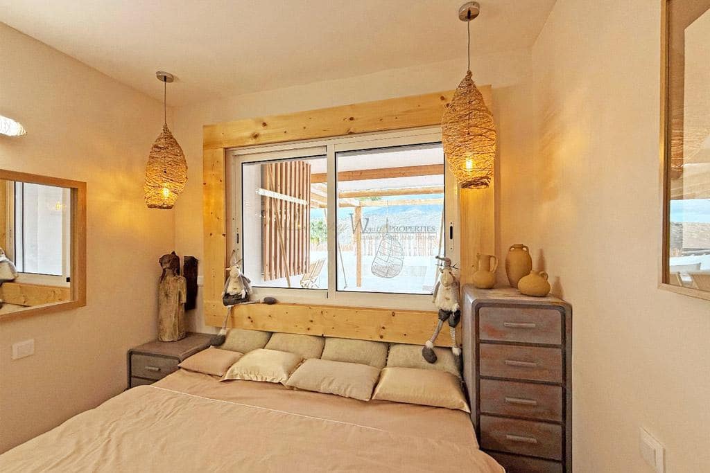 2 bedroom Flat for sale in Costa Adeje with pool garage - € 449,000 (Ref: 9492742)