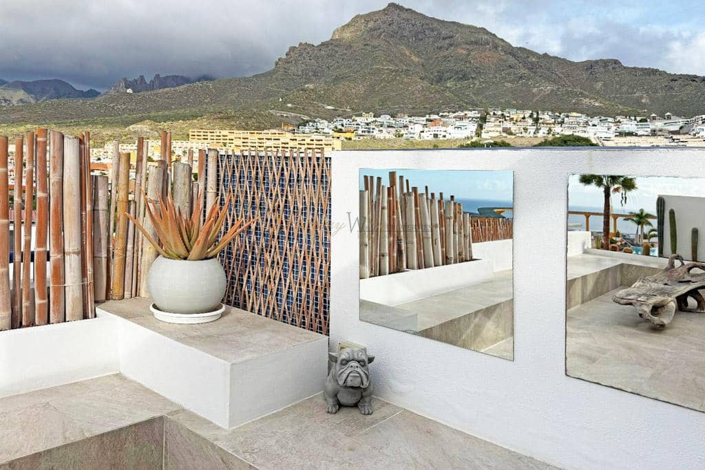 2 bedroom Flat for sale in Costa Adeje with pool garage - € 449,000 (Ref: 9492742)