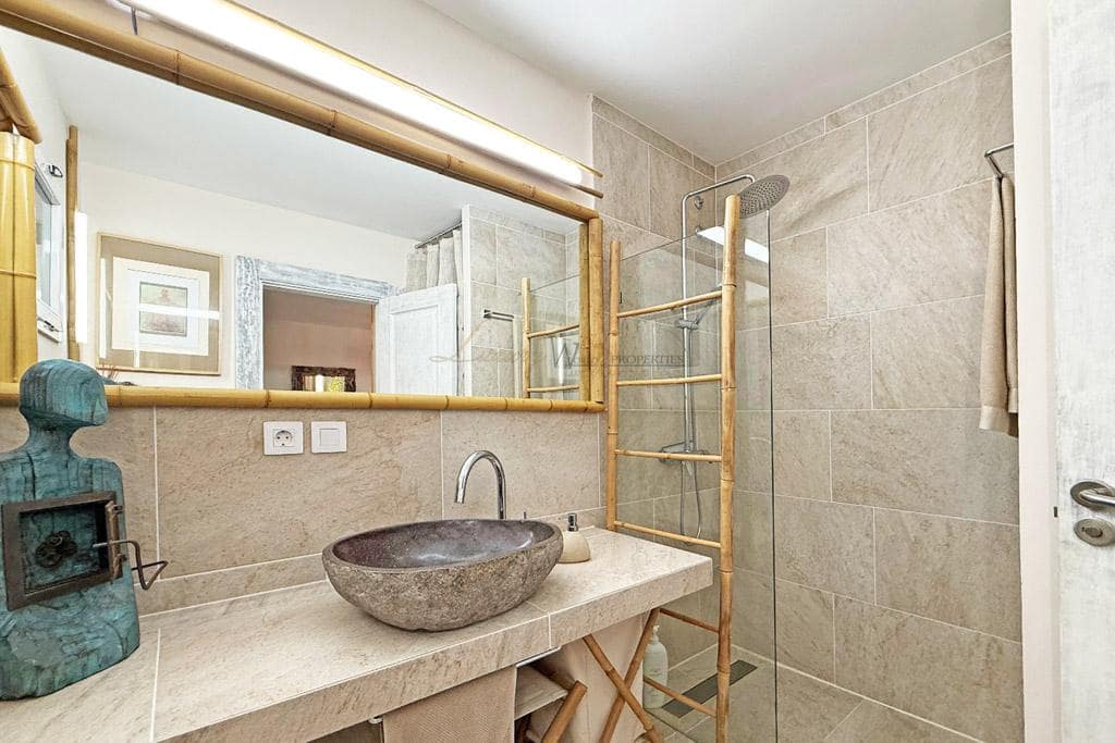 2 bedroom Flat for sale in Costa Adeje with pool garage - € 449,000 (Ref: 9492742)