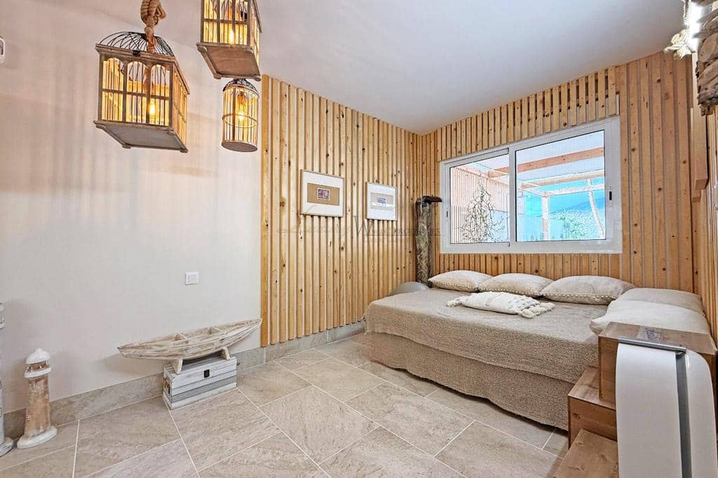 2 bedroom Flat for sale in Costa Adeje with pool garage - € 449,000 (Ref: 9492742)