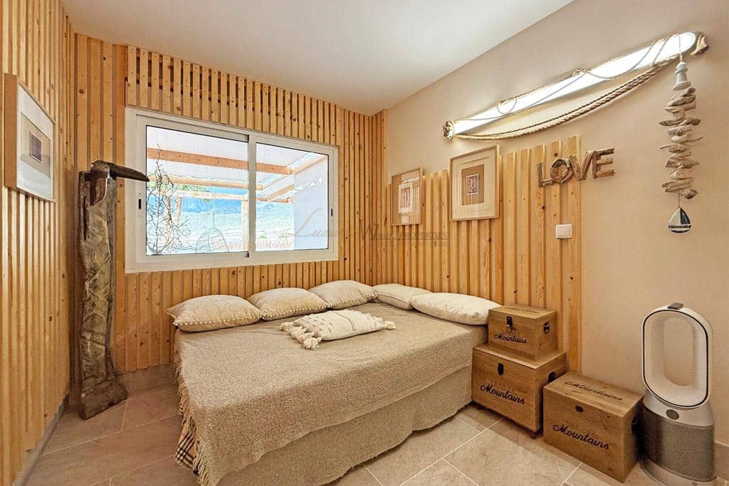 2 bedroom Flat for sale in Costa Adeje with pool garage - € 449,000 (Ref: 9492742)