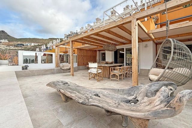 2 bedroom Flat for sale in Torviscas Centro y Alto, Adeje with pool garage - € 449,000 (Ref: 9492742)