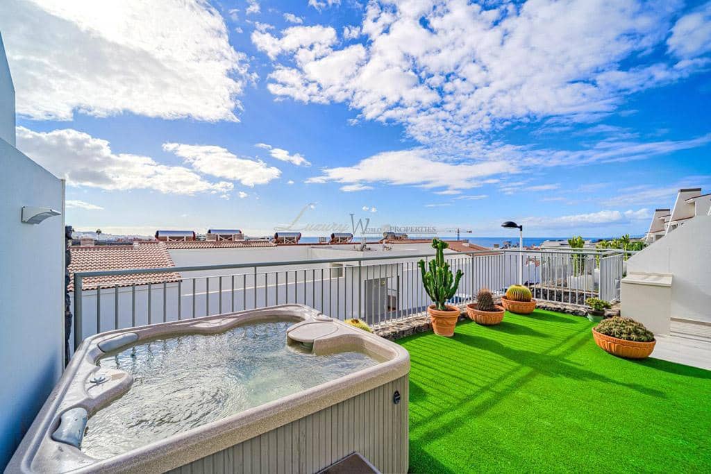 2 bedroom Flat for sale in La Caleta Adeje with pool garage - € 995,000 (Ref: 9500742)